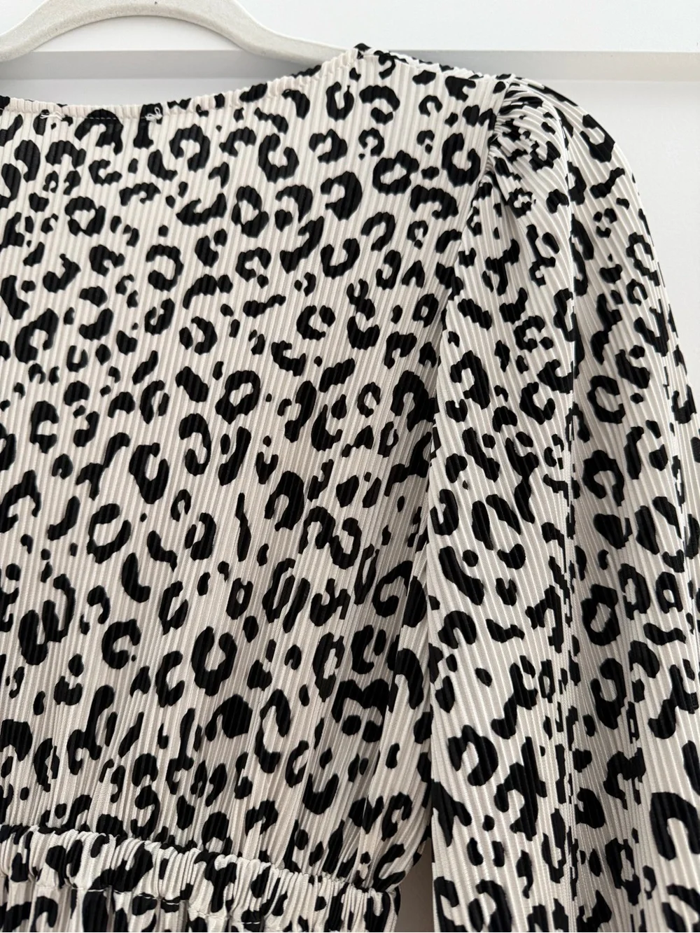 Zara White and Black Leopard Print Cinched Waist Blouse